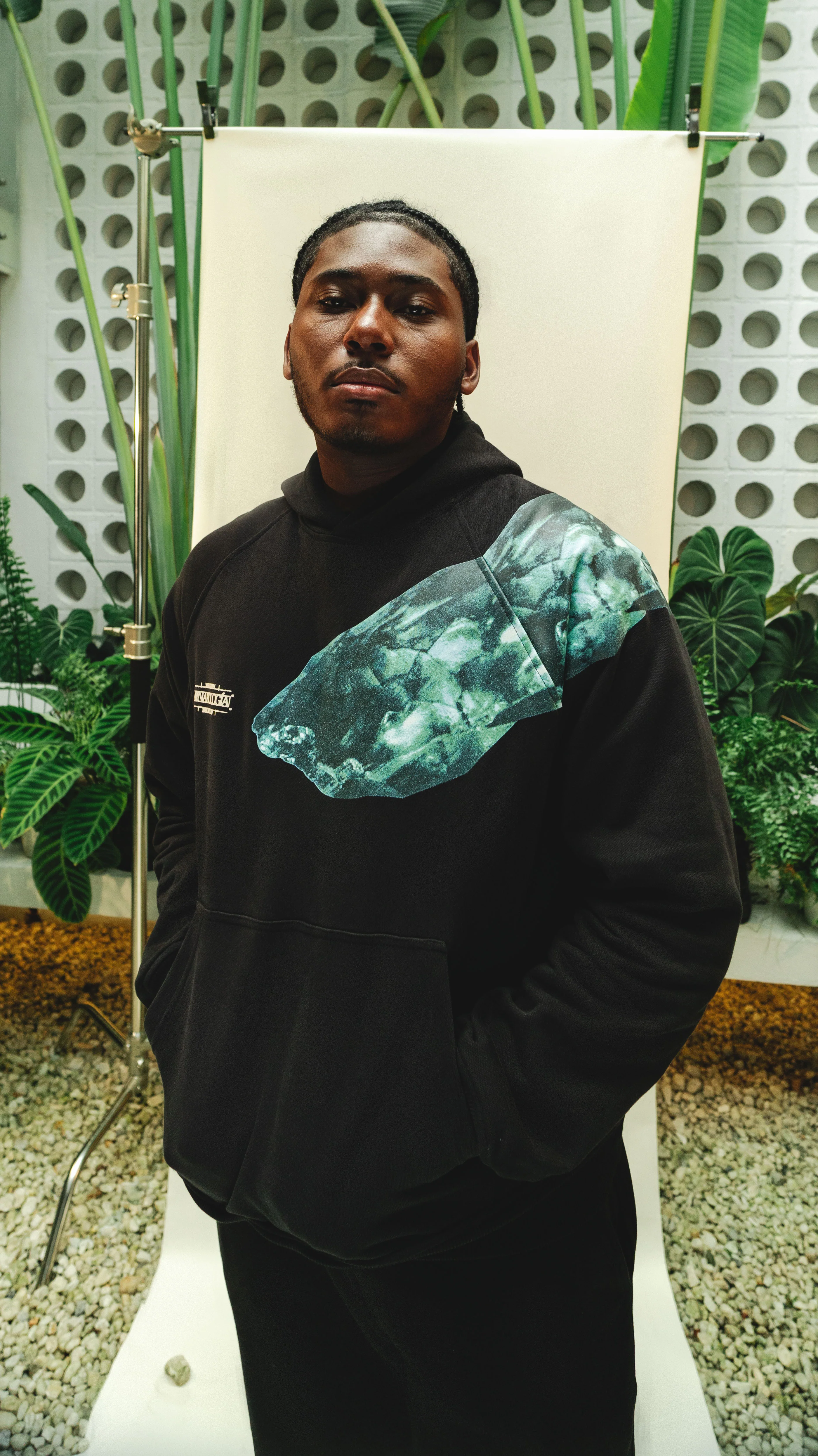 HOODIE AGUAMARINA ART NEGRO - Image 4